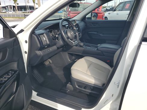 Certified 2022 Nissan Pathfinder SV w/ SV Premium Package image 13