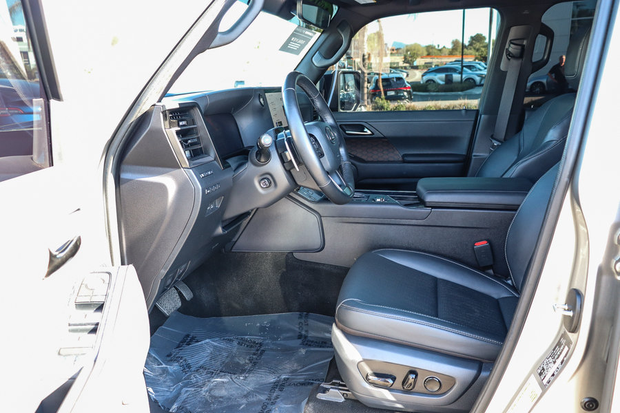 Used 2025 Lexus GX 550 w/ Accessory Package (2T) AWD/4WD image 25