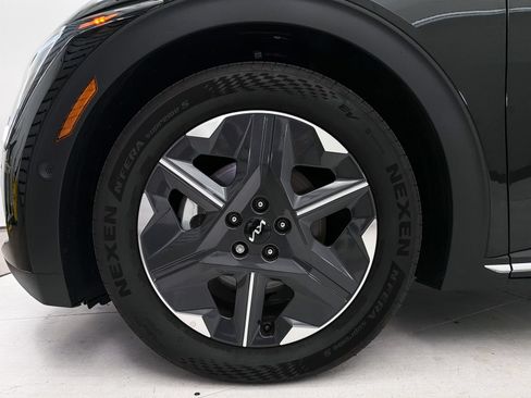 Used 2025 Kia EV6 Light w/ Light LR Technology Package RWD image 14