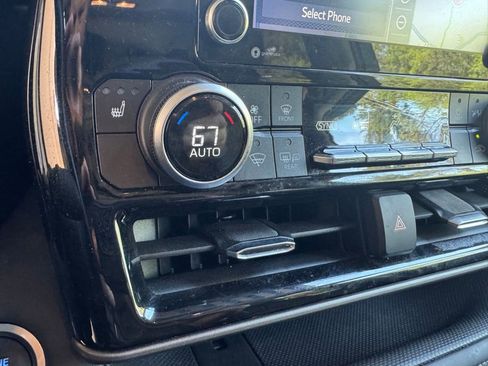 Used 2021 Toyota Highlander XLE image 28