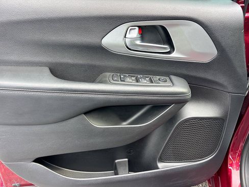 Used 2019 Chrysler Pacifica Touring Plus w/ S Appearance Package FWD image 21