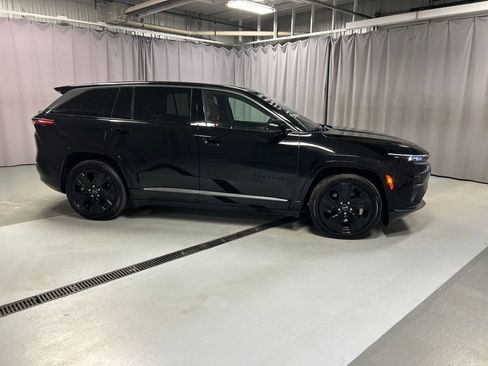 Used 2024 Jeep Wagoneer Launch Edition image 8