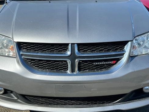 Used 2019 Dodge Grand Caravan SXT image 12