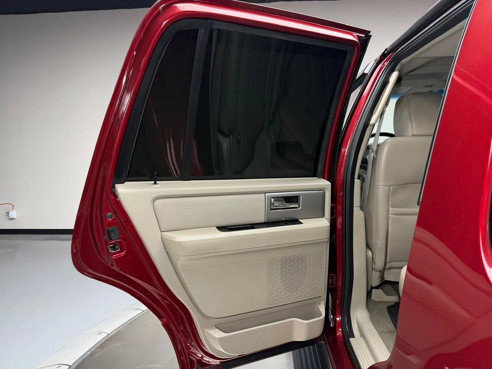 Used 2013 Ford Expedition Limited RWD image 20