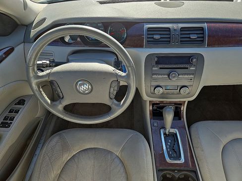 Used 2011 Buick Lucerne CXL image 17