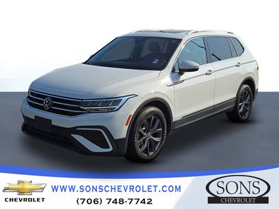 Used 2022 Volkswagen Tiguan SE w/ Panoramic Sunroof Package