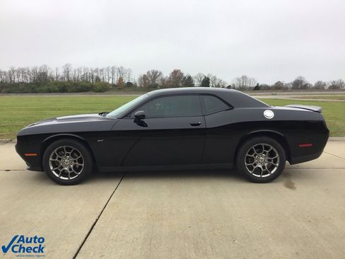 Used 2017 Dodge Challenger GT w/ Driver Convenience Group image 8