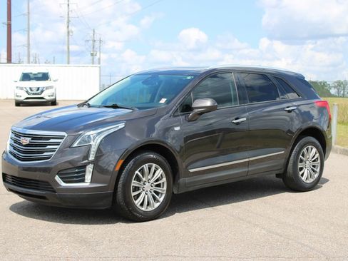 Used 2017 Cadillac XT5 Luxury w/ Driver Awareness Package FWD image 2