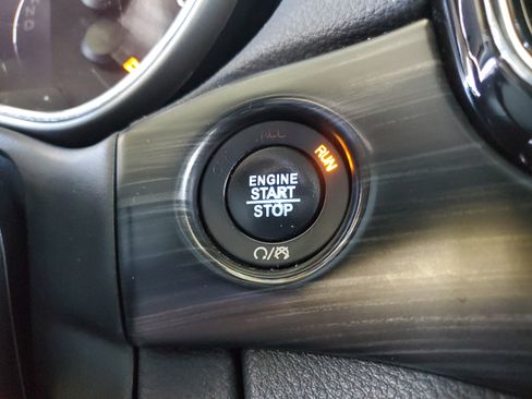 Used 2019 Jeep Grand Cherokee Altitude RWD image 30