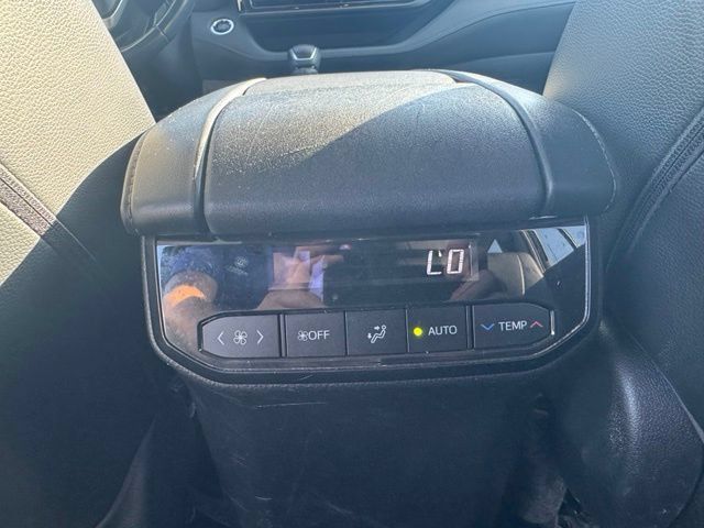 Used 2023 Toyota Highlander XLE FWD image 20
