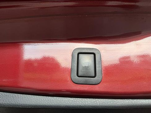 Used 2018 Toyota Highlander SE image 31