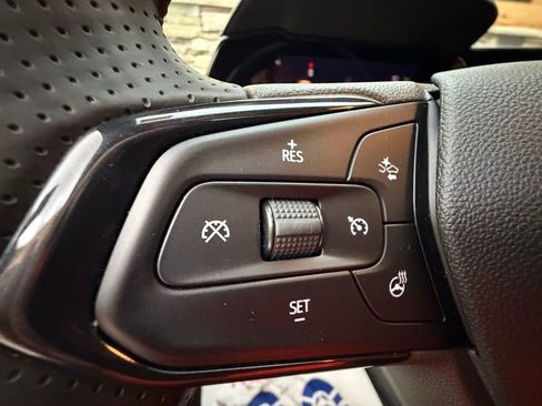 Used 2024 Chevrolet Trax RS w/ Sunroof Package image 22