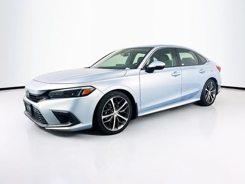 Used 2022 Honda Civic Touring image 3