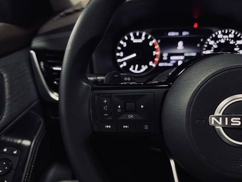 Used 2022 Nissan Rogue SV image 24