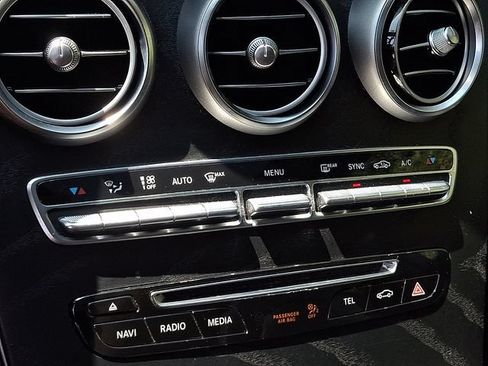 Used 2018 Mercedes-Benz GLC 300 4MATIC image 16