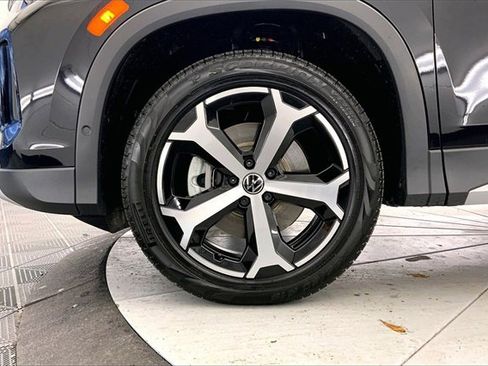 New 2026 Volkswagen Tiguan SE image 12
