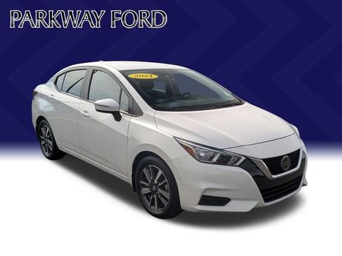 Used 2021 Nissan Versa SV image 3
