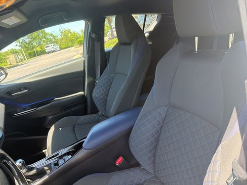 Used 2020 Toyota C-HR XLE FWD image 9