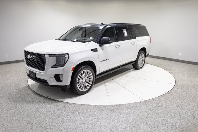 Used 2023 GMC Yukon XL Denali w/ Denali Reserve Package AWD/4WD image 36