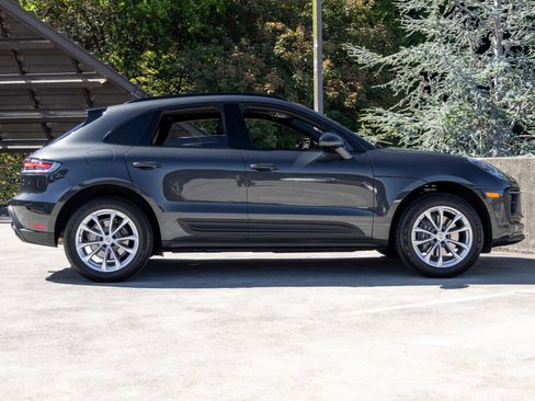 Certified 2026 Porsche Macan AWD/4WD image 12