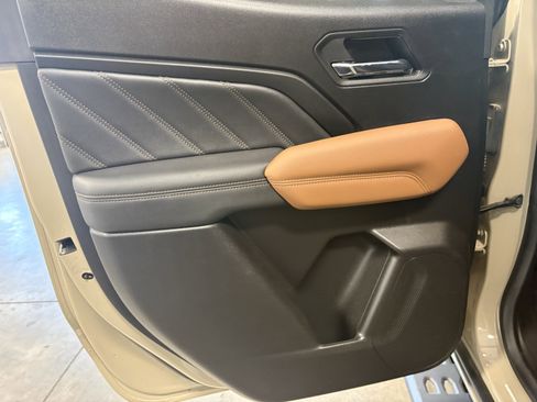 Used 2024 GMC Canyon AT4 w/ Technology Package image 6