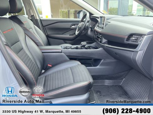 Used 2025 Nissan Rogue SV AWD/4WD image 25