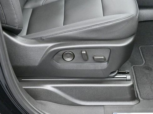 Used 2025 Chevrolet Tahoe Z71 w/ Z71 Off-Road Package image 37