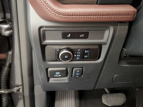 Used 2024 Ford Expedition Limited image 32