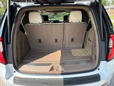 New 2026 GMC Yukon Denali w/ Denali Reserve Package AWD/4WD image 9