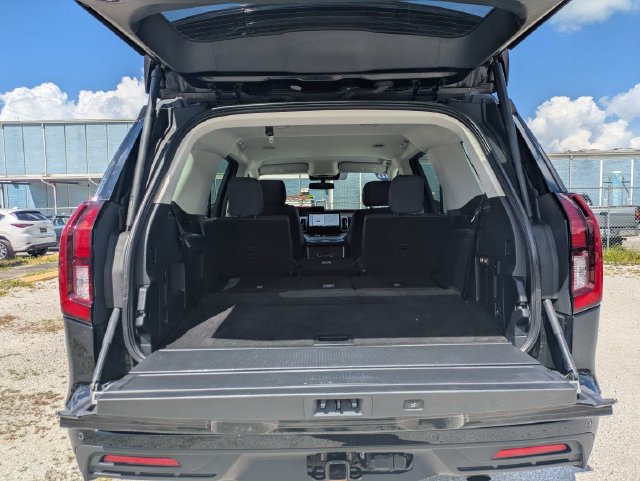 Used 2025 Ford Expedition Active AWD/4WD image 12