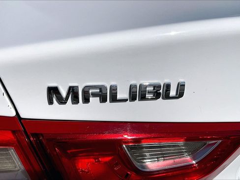 Used 2018 Chevrolet Malibu LT FWD image 29