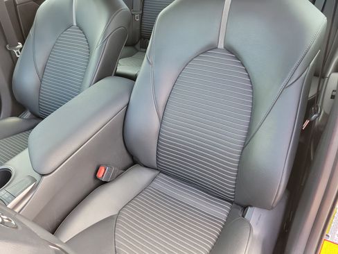 Used 2022 Toyota Camry SE w/ Convenience Package FWD image 11
