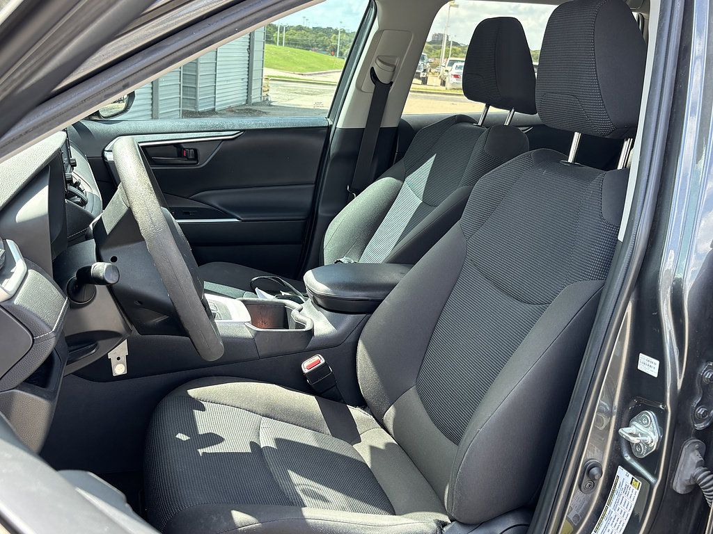 Used 2022 Toyota RAV4 LE FWD image 7