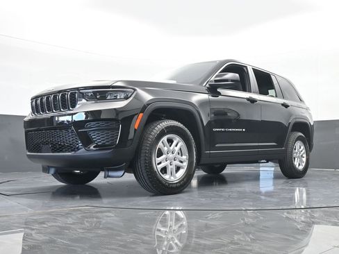 Used 2025 Jeep Grand Cherokee Laredo image 49