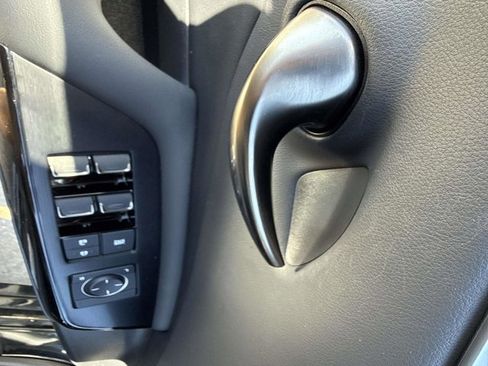 Used 2023 Lexus ES 350 w/ Accessory Package (Z2) image 11