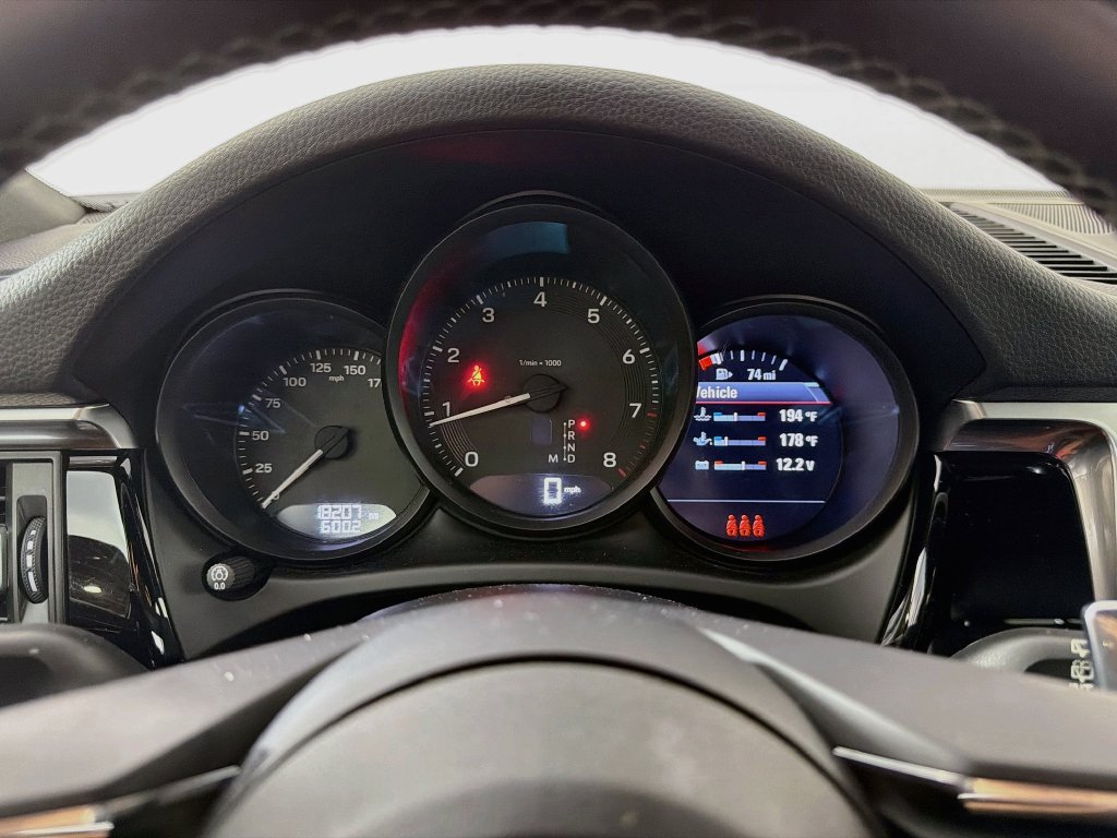 Certified 2023 Porsche Macan AWD/4WD image 13