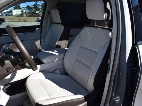 Used 2024 GMC Acadia Denali image 27