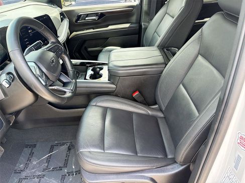 Used 2025 Chevrolet Suburban Z71 AWD/4WD image 22