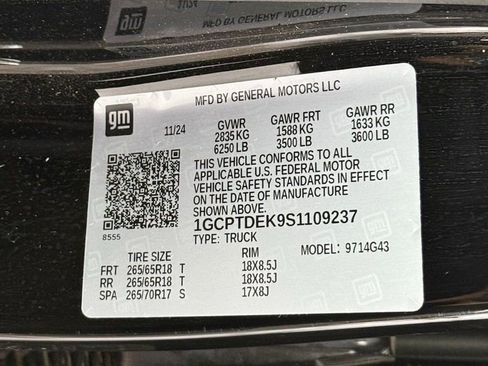 Certified 2025 Chevrolet Colorado Z71 w/ Midnight Edition AWD/4WD image 14