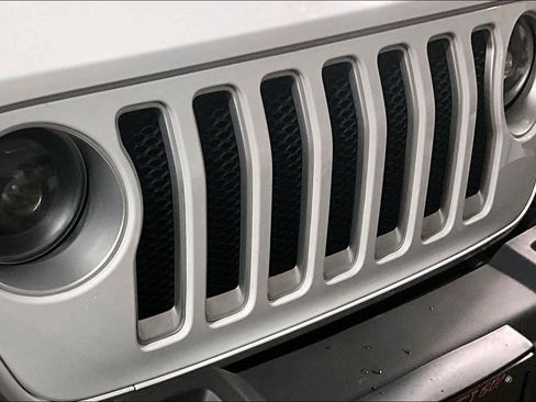 Used 2019 Jeep Wrangler Unlimited Sahara w/ Cold Weather Group image 41