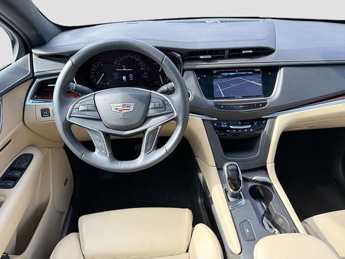 Used 2017 Cadillac XT5 Luxury w/ Driver Awareness Package image 24