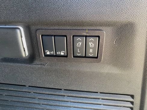 Used 2025 Chevrolet Suburban Z71 w/ Comfort Package AWD/4WD image 19