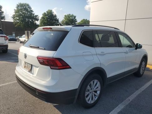 Used 2019 Volkswagen Tiguan SE w/ Panoramic Sunroof Package FWD image 3