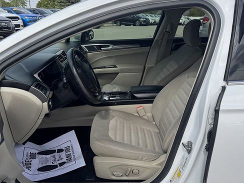 Used 2018 Ford Fusion SE FWD image 16