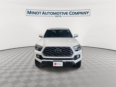 Used 2022 Toyota Tacoma TRD Off-Road AWD/4WD image 3