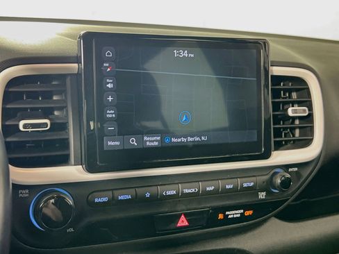 Used 2023 Hyundai Venue Limited image 13