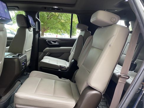 Used 2021 Chevrolet Tahoe Z71 w/ Luxury Package AWD/4WD image 38
