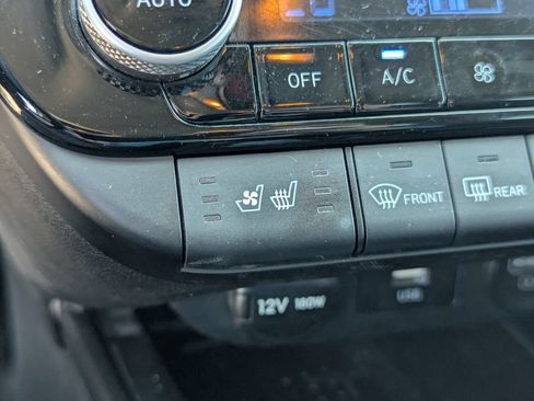 Used 2023 Hyundai Elantra Limited FWD image 17