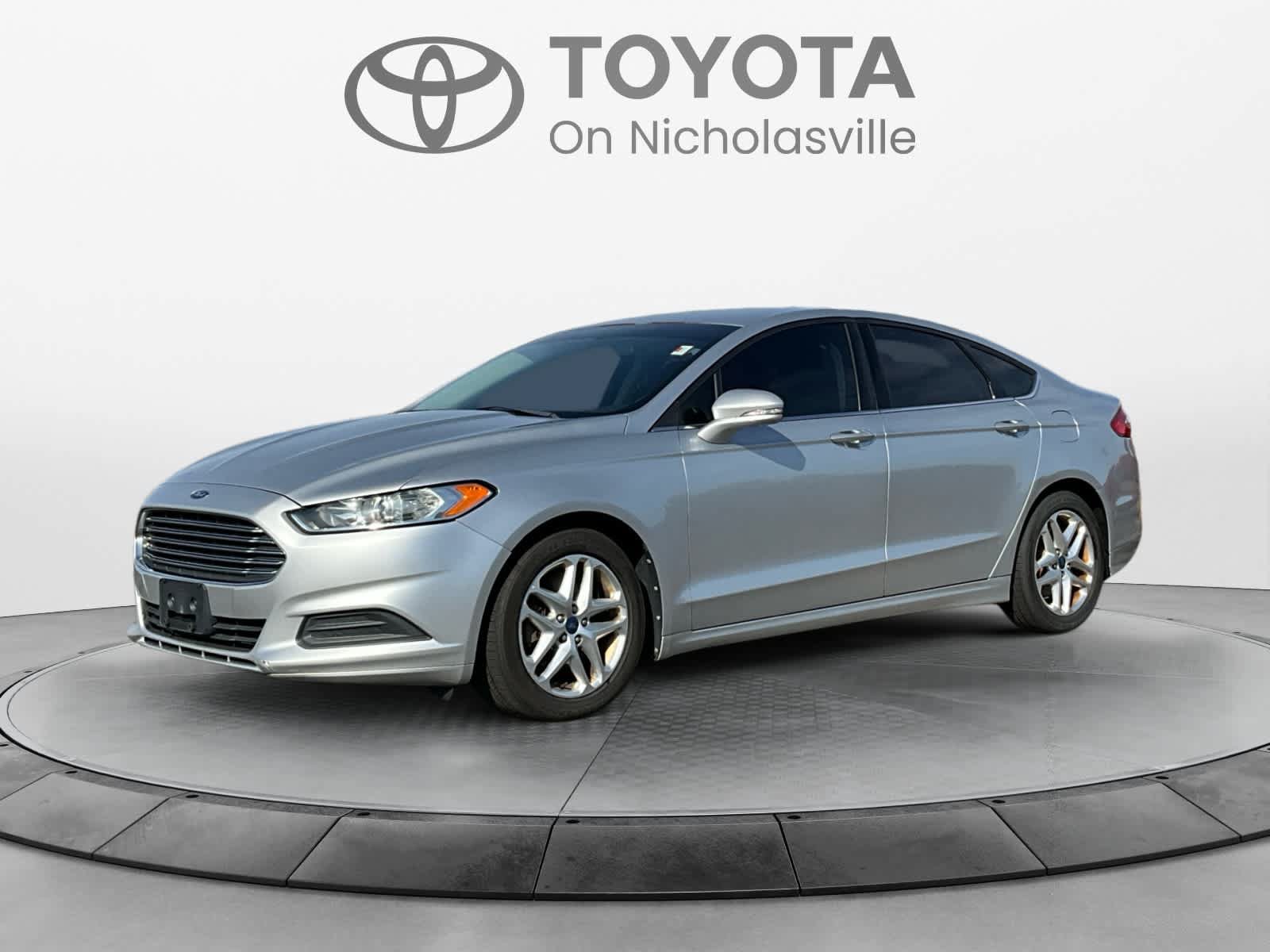 Used 2013 Ford Fusion SE FWD image 1