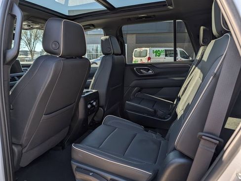 Used 2023 GMC Yukon SLT w/ SLT Premium Package AWD/4WD image 29